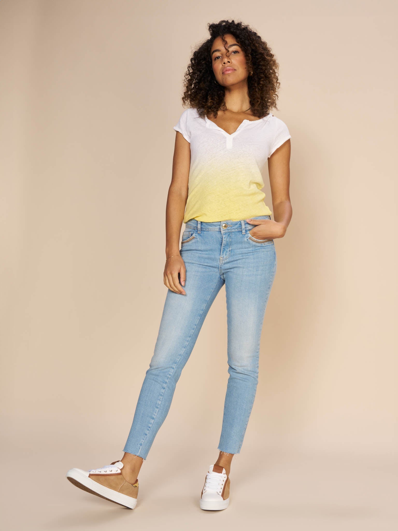 Modelshot / Light Blue / Detail